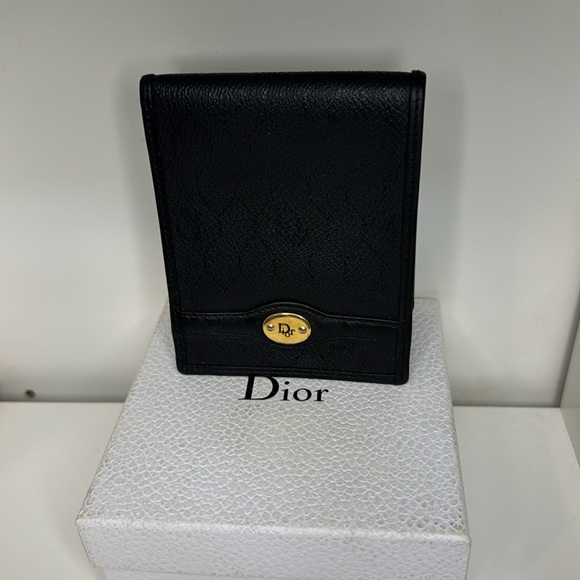 Dior man’s wallet extra slim A beautiful Leather wallet made by Dior luxury. - Picture 13 of 13